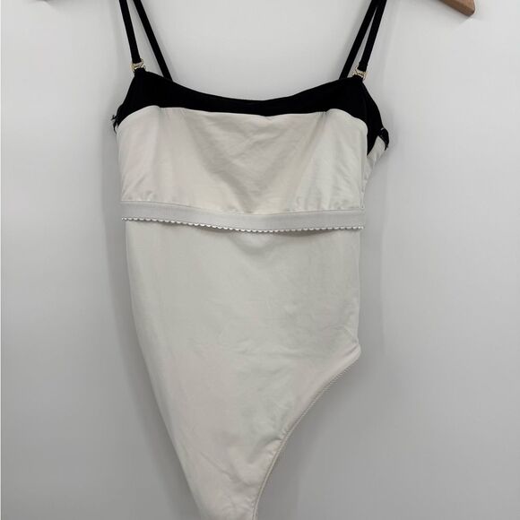 Vitamin A Dea One Piece Textured Swimsuit in White/Black | Small - Picture 6 of 9